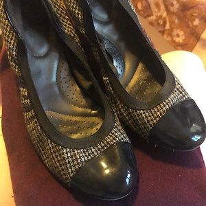 Black & grey houndstooth ballet flats 7w